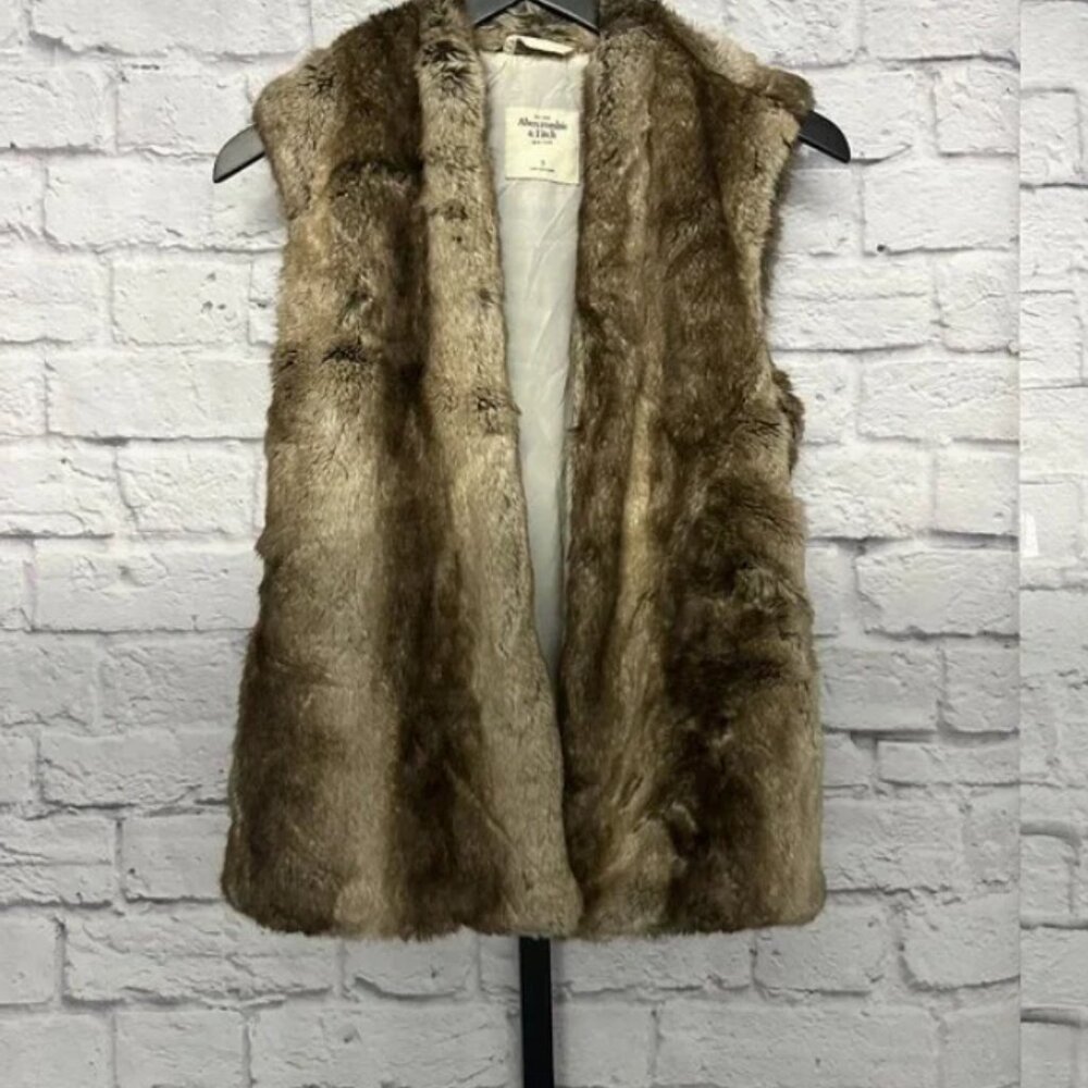 Abercrombie & Fitch Faux Fur Vest